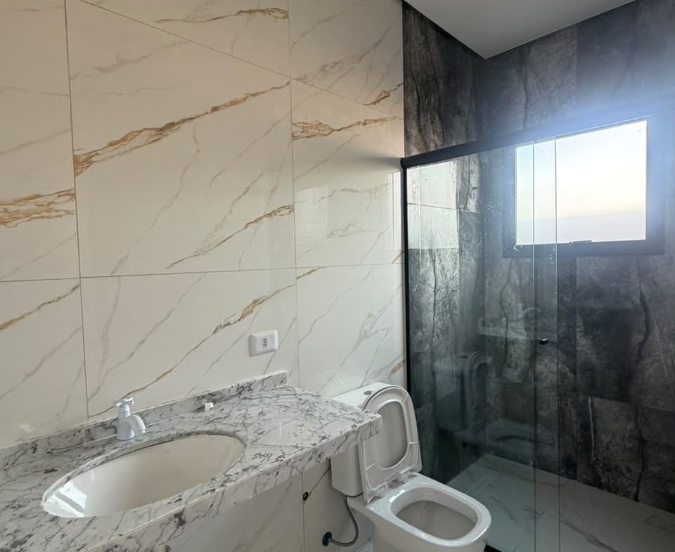 Casa pronta para morar em condomínio - banheiro
