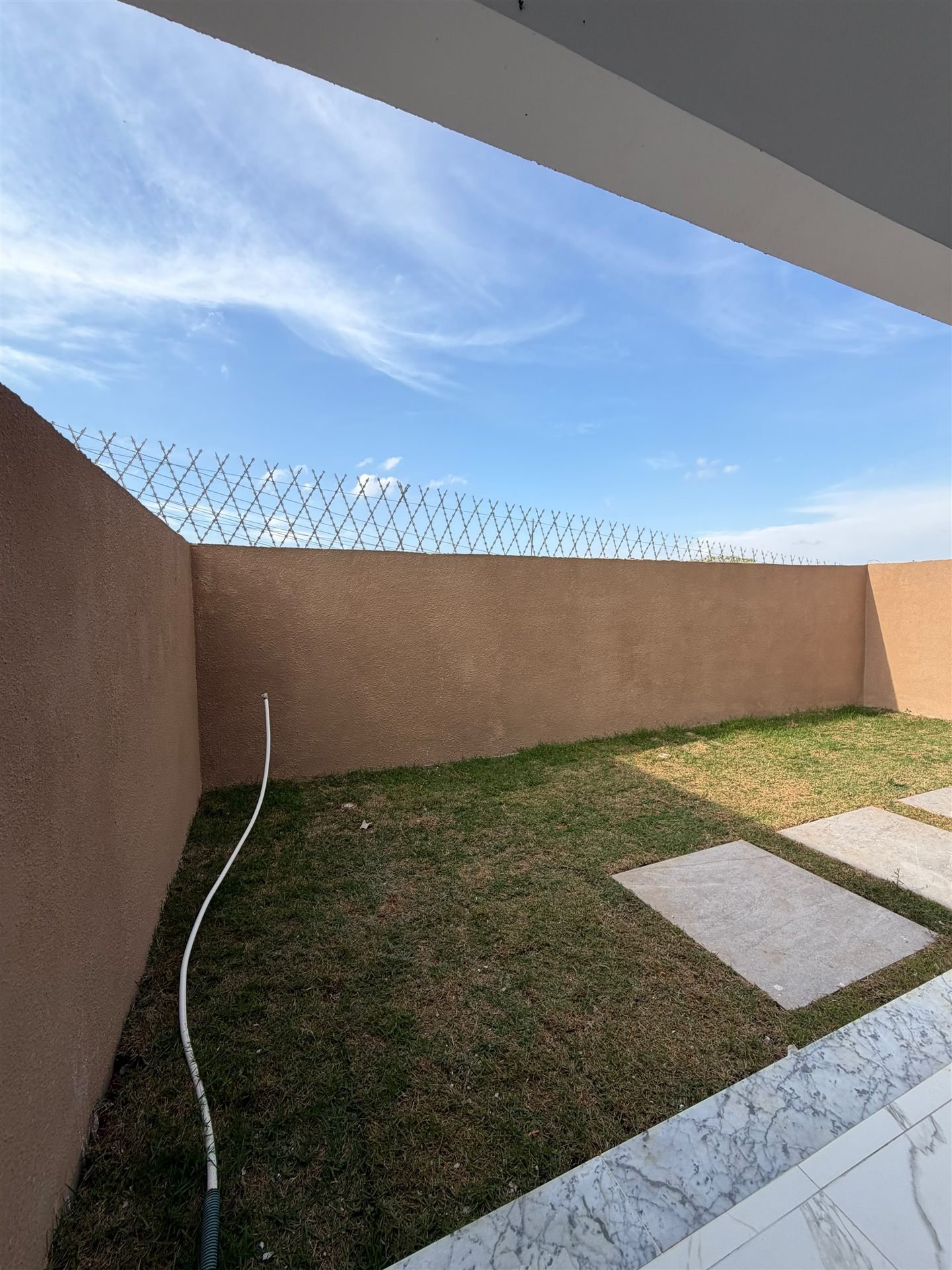 Casa pronta para morar – quintal Casa pronta para morar em condomínio - quintal