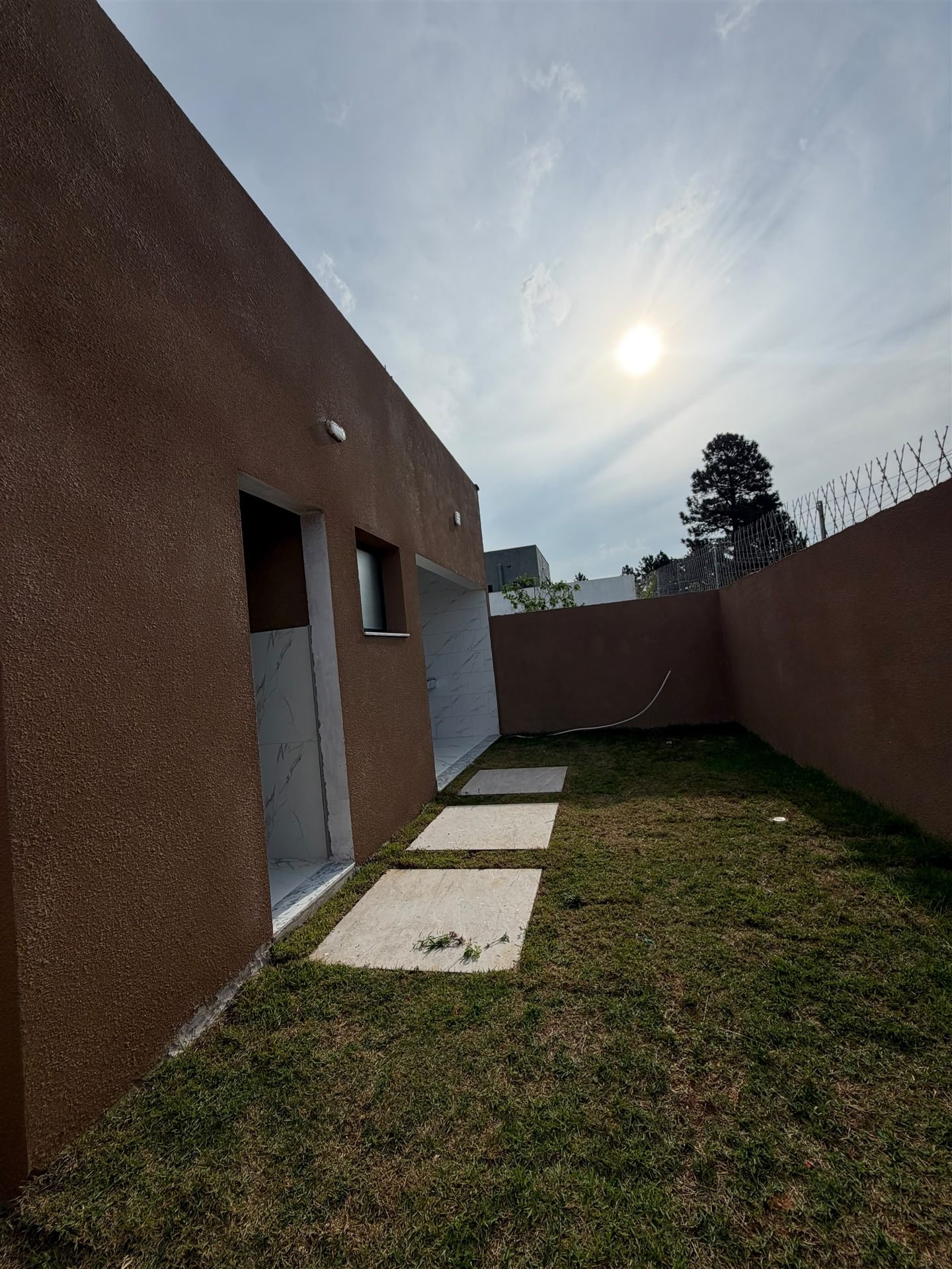 Casa pronta para morar – quintal Casa pronta para morar em condomínio - quintal