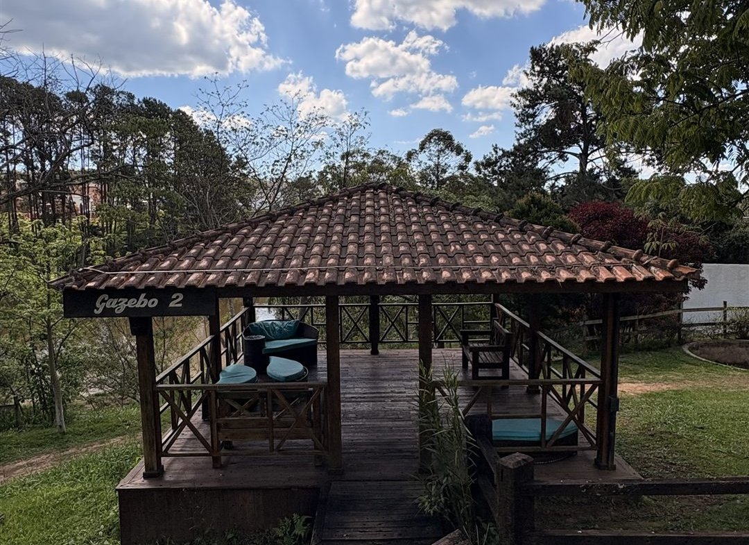 Casa pronta para morar em condomínio - quiosque